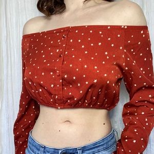 Star patterned long sleeve crop